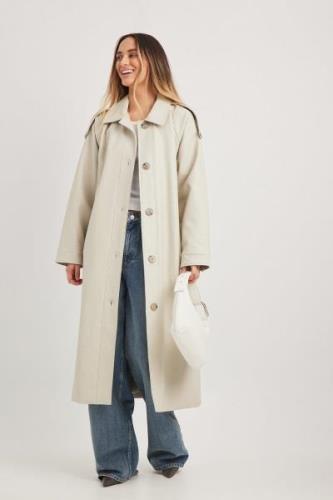 NA-KD Trenchcoat i PU med ormemønster - Beige