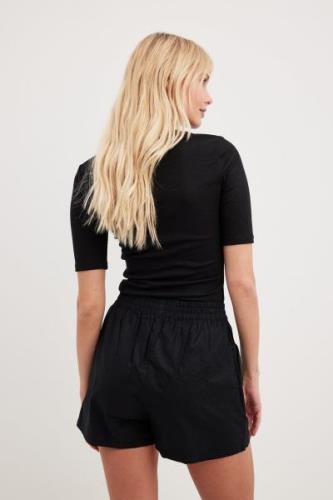 NA-KD Shorts i bomull med elastisk liv - Black