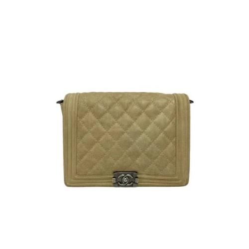 Pre-owned Beige semsket skinn Chanel Boy Vesker