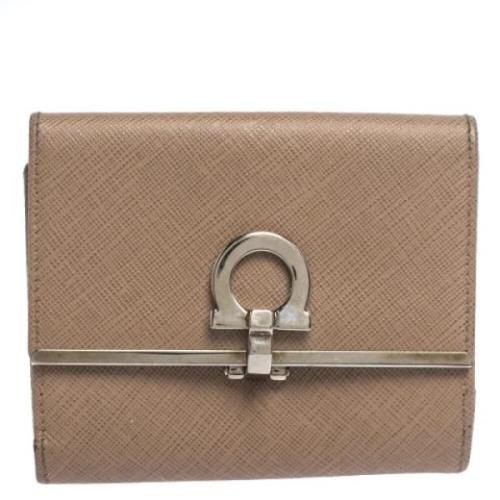 Pre-owned Beige Laer Salvatore Ferragamo lommebok