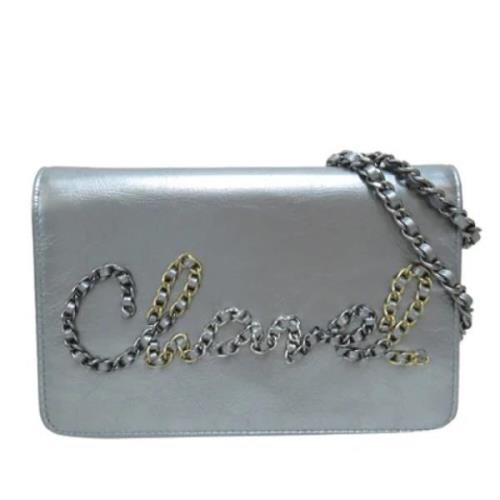 Pre-owned Silver Leather Chanel lommebok pa kjede