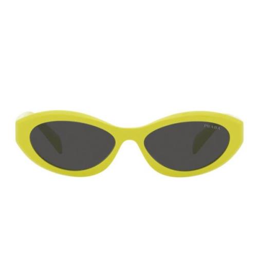 Solbriller med uregelmessig form og mørkegrå linser