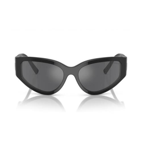 Sofistikerte solbriller med ikonisk hjertedesign