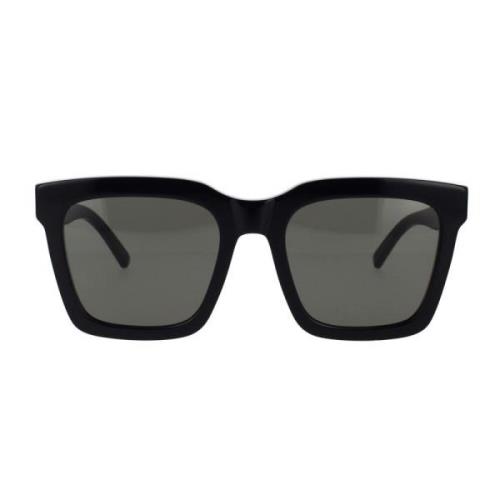 Moderne svarte solbriller med rektangulært design