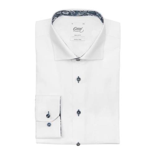 Hvit Skjorte med Marineblå Knapper