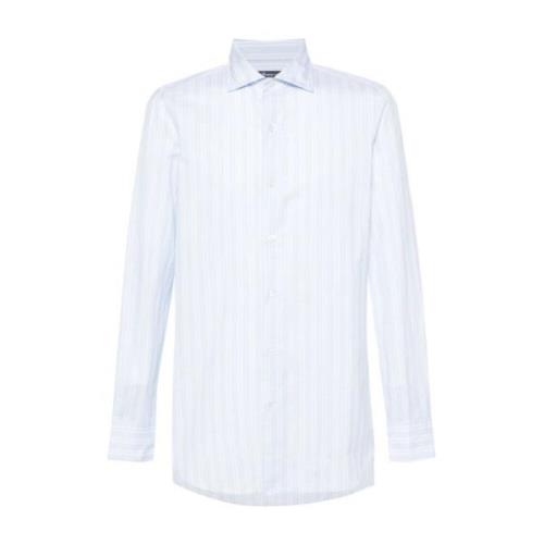 Blå og hvit stripete skjorte