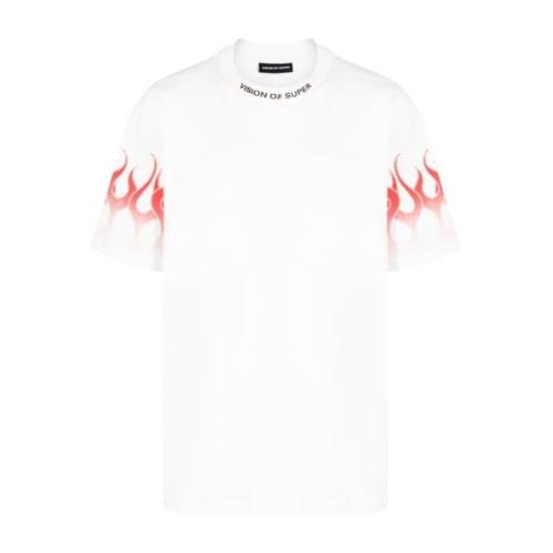 Hvit T-skjorte med flammemønster