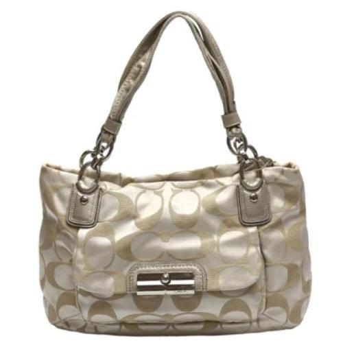 Pre-owned Fabric handbags