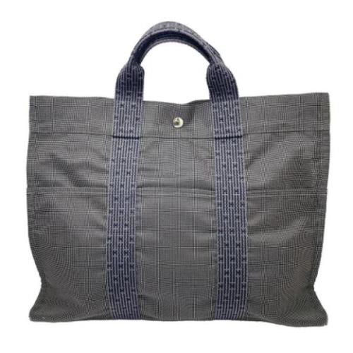 Pre-owned Fabric handbags