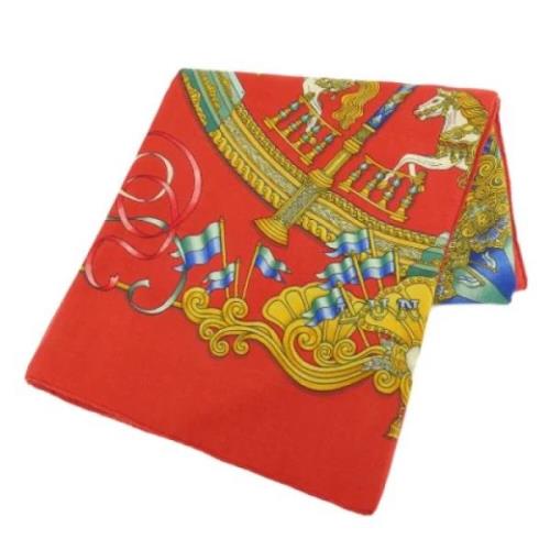 Pre-owned Silk scarves