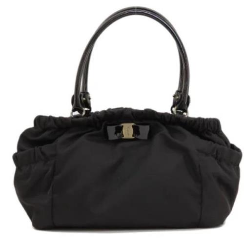 Pre-owned Nylon handbags