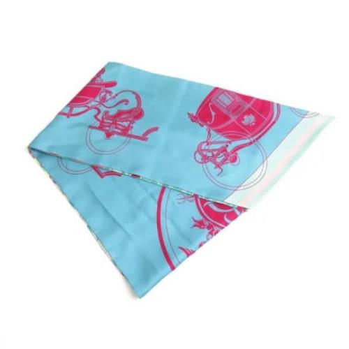 Pre-owned Silk scarves