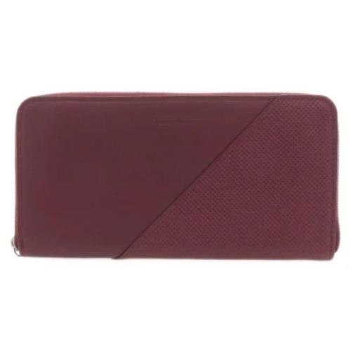 Pre-owned Leather wallets