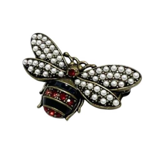 Pre-owned Metal brooches