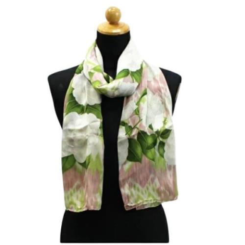 Pre-owned Fabric scarves