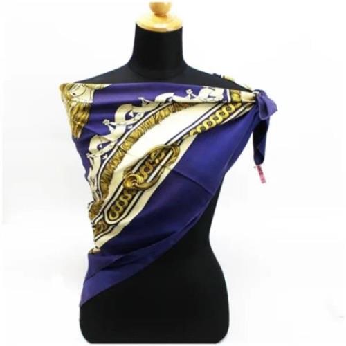 Pre-owned Silk scarves