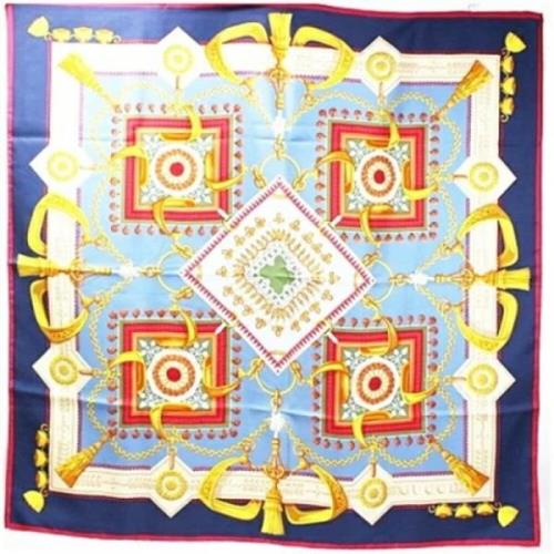 Pre-owned Silk scarves