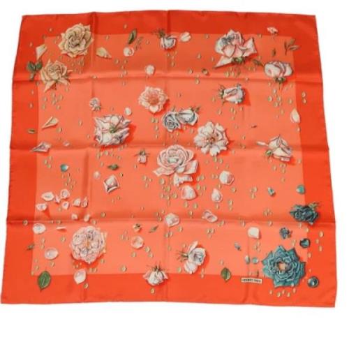 Pre-owned Silk scarves