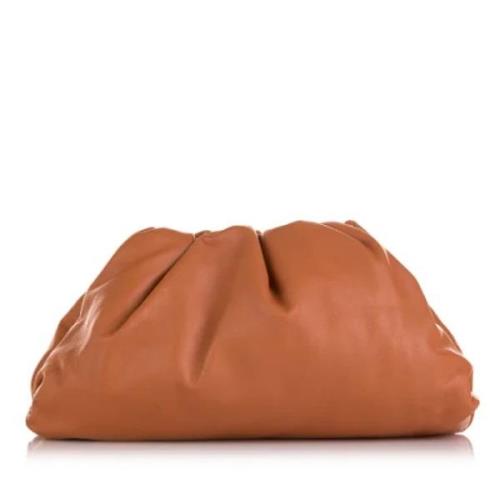 Pre-owned Leather clutches