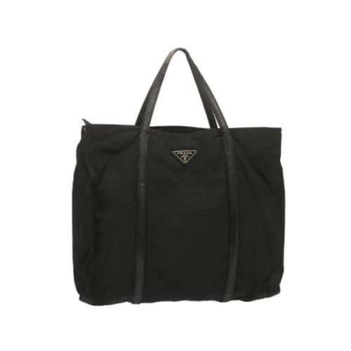 Pre-owned Nylon handbags