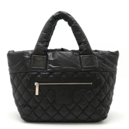 Pre-owned Nylon handbags