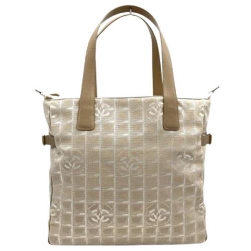 Pre-owned Nylon handbags