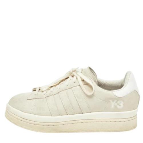 Pre-owned Suede sneakers