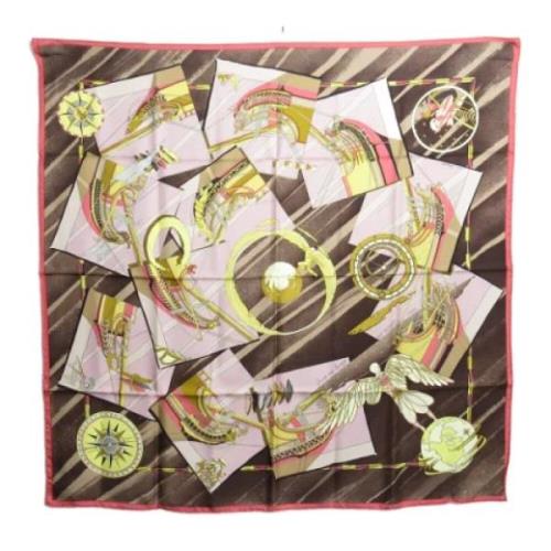 Pre-owned Silk scarves