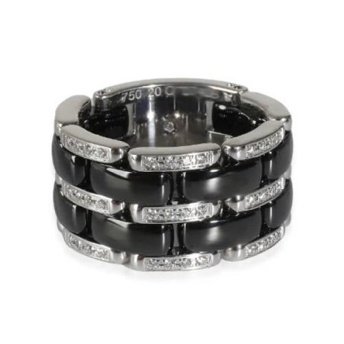 Pre-owned Metal rings