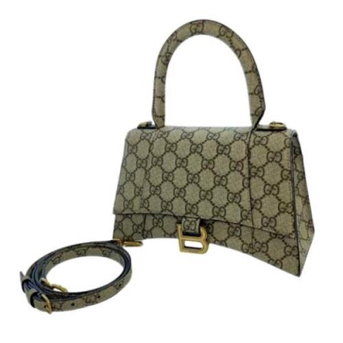 Pre-owned Fabric handbags