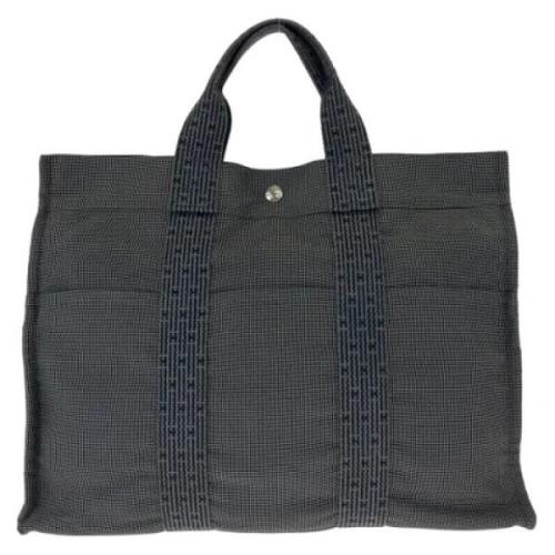 Pre-owned Canvas handbags