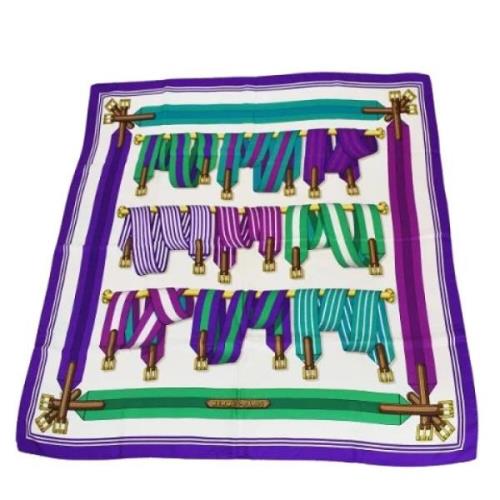 Pre-owned Silk scarves