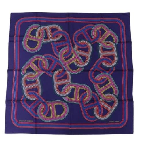 Pre-owned Silk scarves