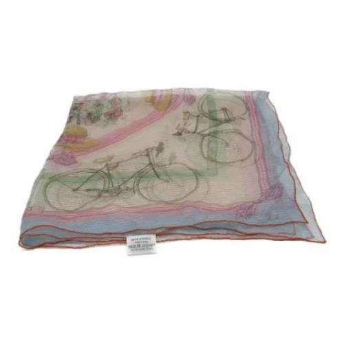 Pre-owned Silk scarves