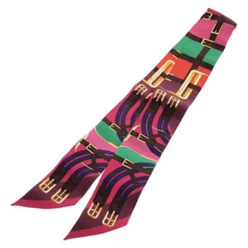 Pre-owned Silk scarves