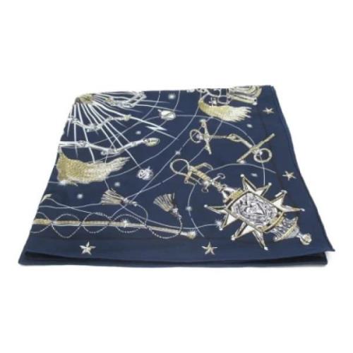 Pre-owned Silk scarves