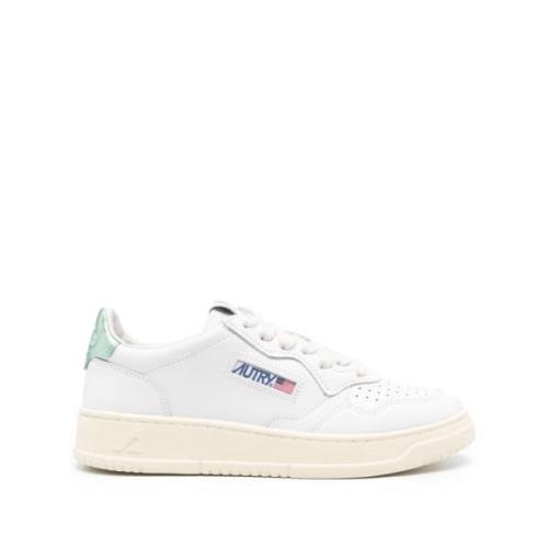 Medalist Low Top Skinn Sneakers