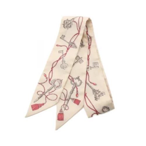 Pre-owned Silk scarves