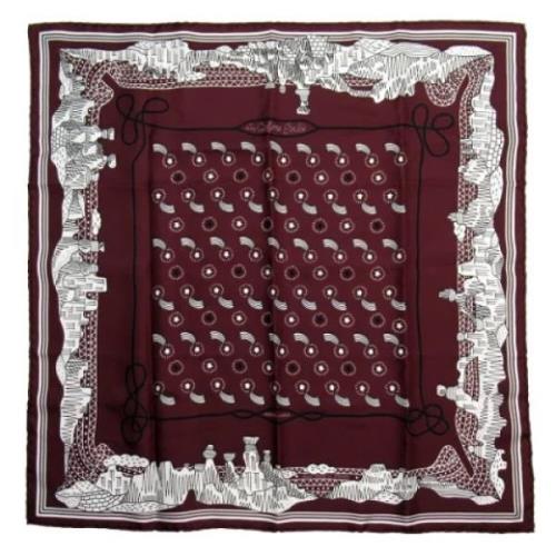 Pre-owned Silk scarves