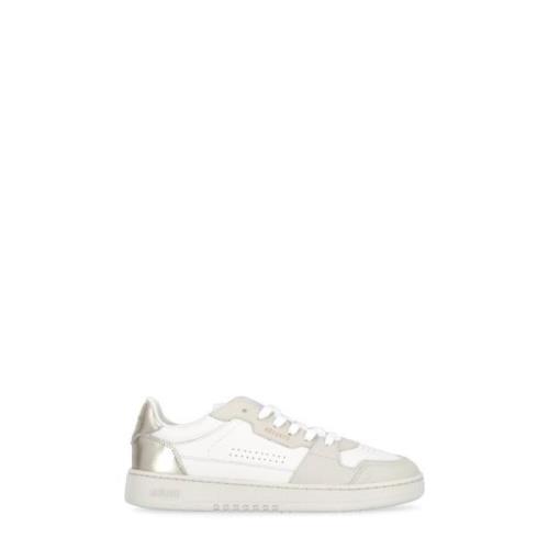 Hvite Skinn Sneakers med Gull Logo