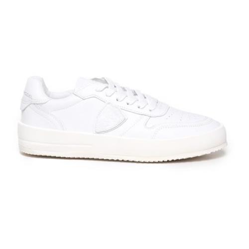 Hvite Skinn Sneakers med Perforeringer