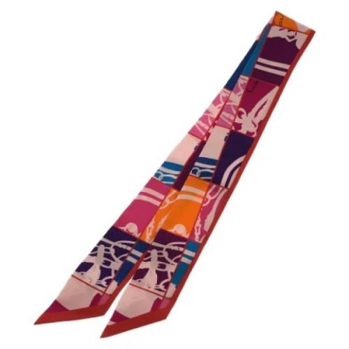 Pre-owned Silk scarves