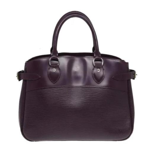 Pre-owned Leather shoulder-bags