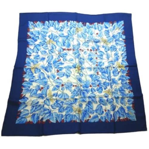 Pre-owned Silk scarves