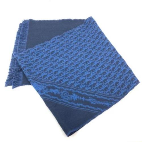 Pre-owned Fabric scarves