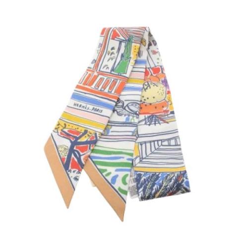 Pre-owned Silk scarves