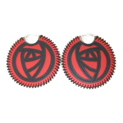 Pre-owned Leather earrings