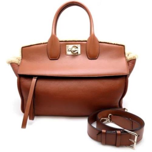 Pre-owned Leather handbags