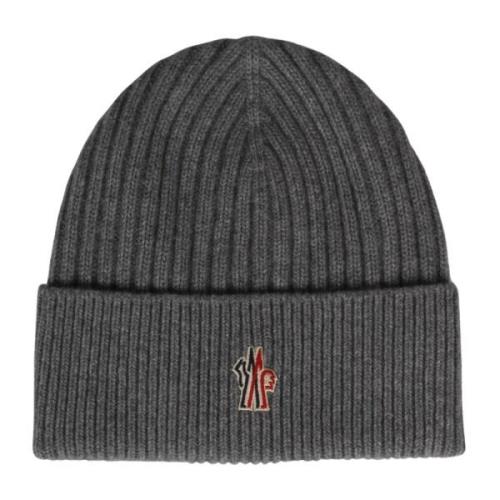 Ribbestrikket ull beanie med logo patch