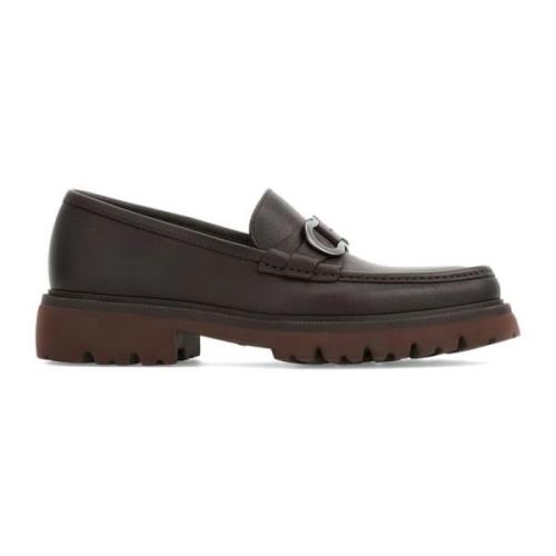 Brune flate loafers med Gancini spenne